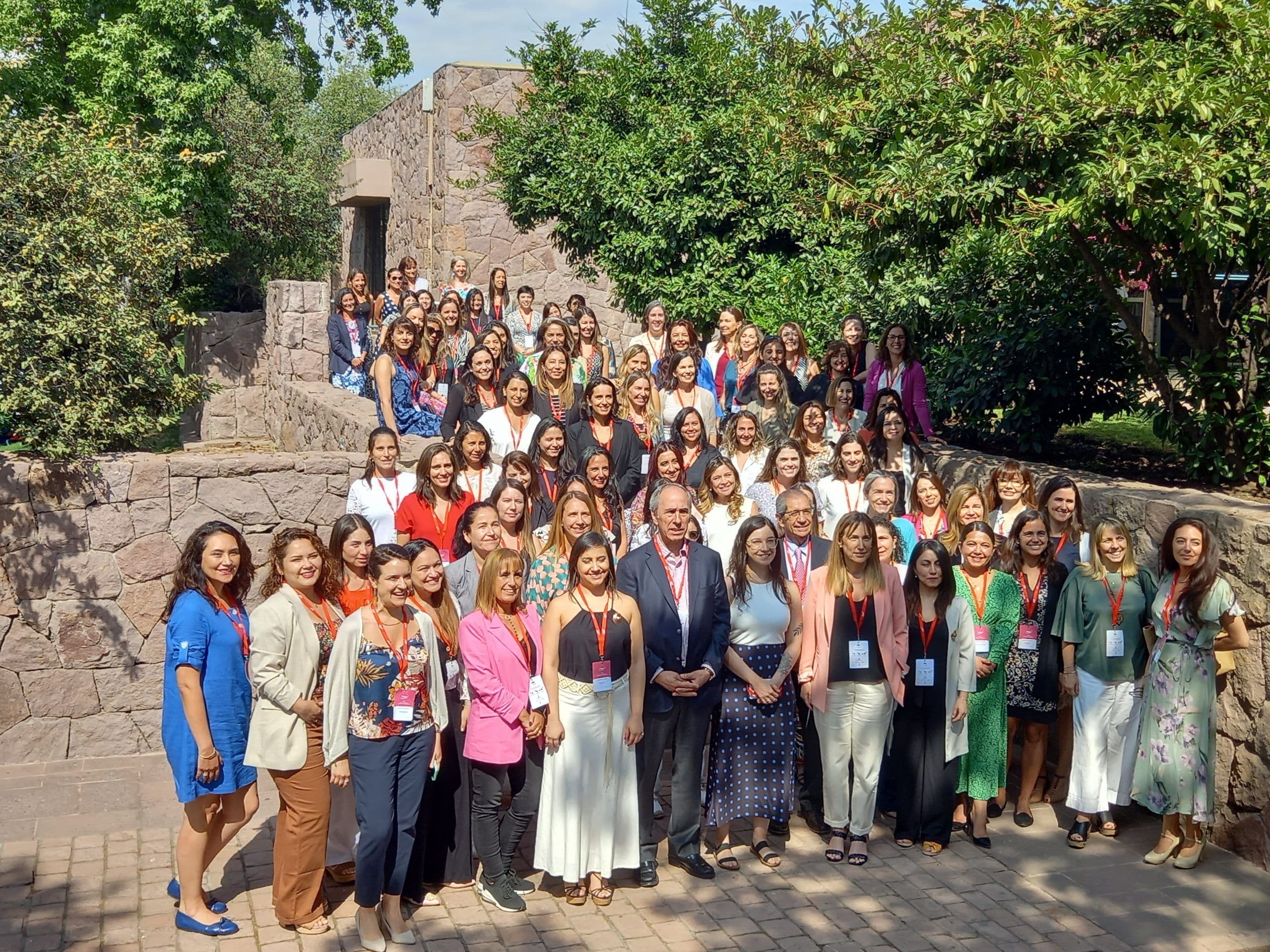 Promociona Chile reúne por primera vez a sus siete generaciones en gran encuentro de la Red Alumni