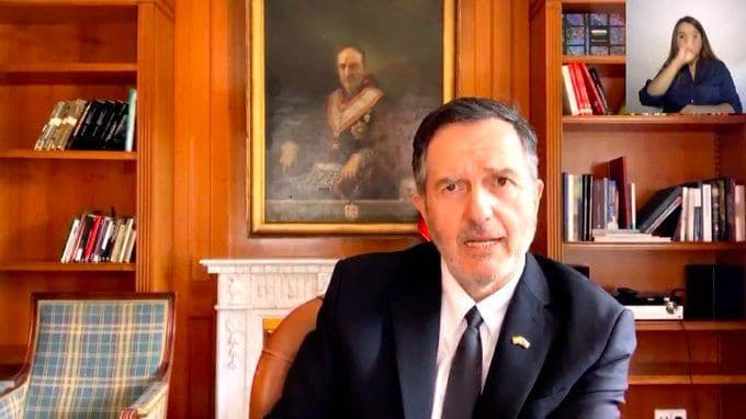 Revive el streaming · “Encuentro con Roberto Ampuero, Embajador de Chile en España”