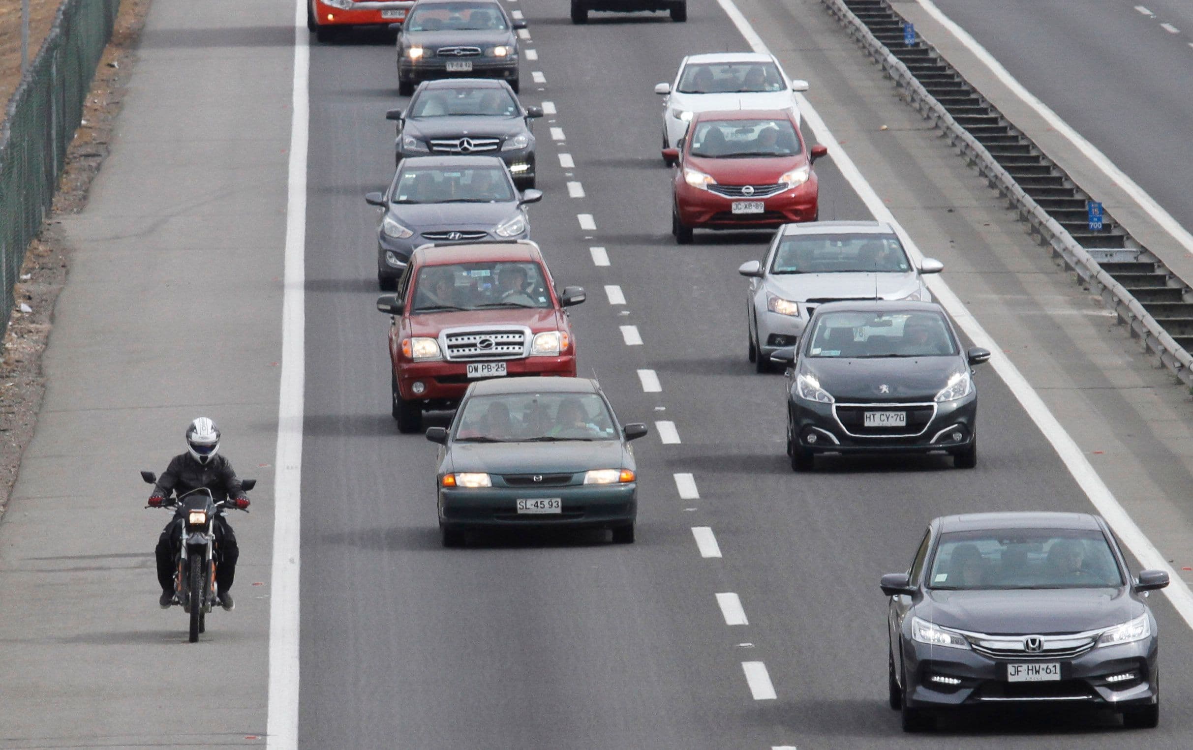 Sin regulación e infraestructura: Los desafíos de los autos autónomos en Chile