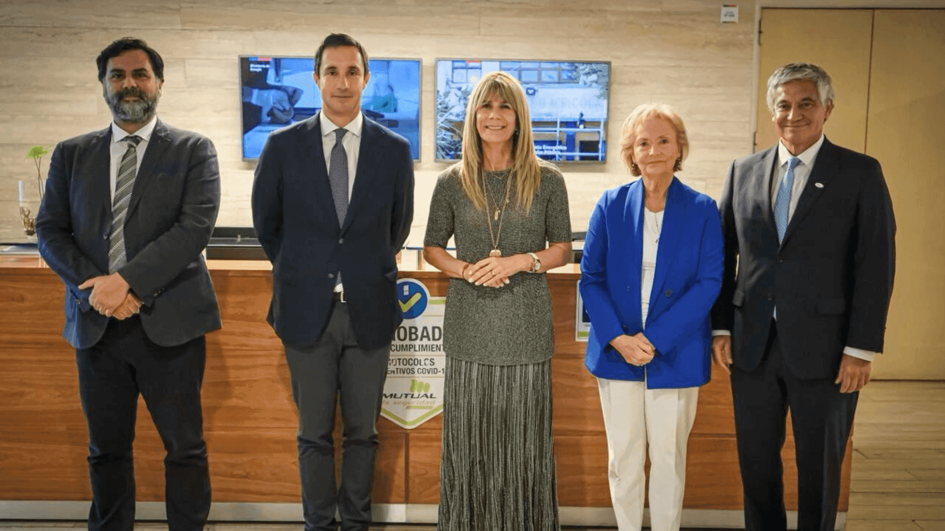 ICARE y la UAI le entregan propuestas a la ministra Ximena Rincón para una nueva agenda energética