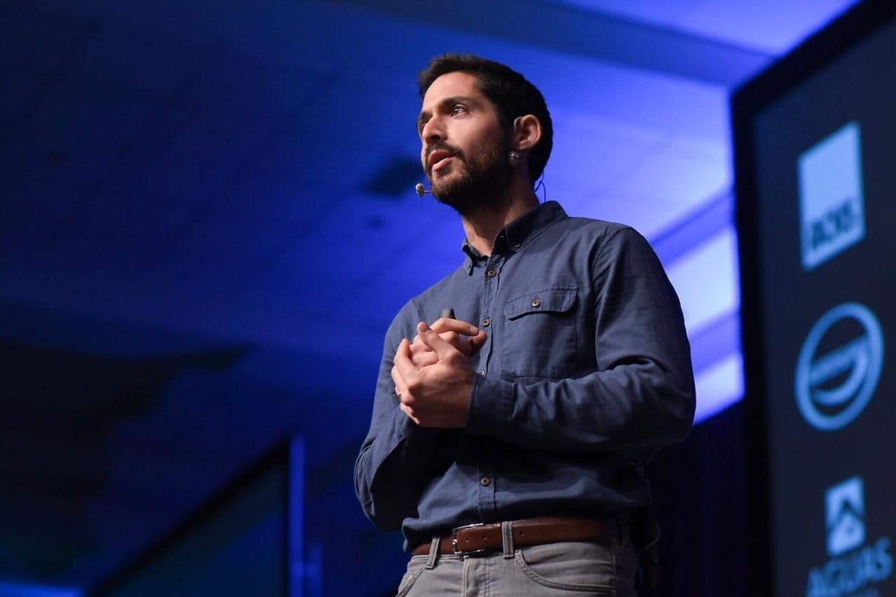 Ignacio Hinojosa, fundador de ServiSenior, cuenta cómo surgió esta plataforma que ofrece oportunidades laborales a personas sobre 50 años