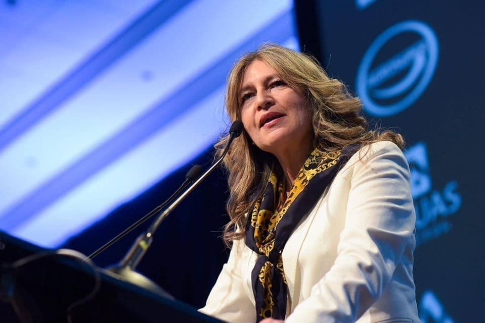 Los adultos mayores en Chile prácticamente no tienen alfabetización digital: Jacqueline Sepúlveda expuso las consecuencias para la salud de no poseer estas habilidades