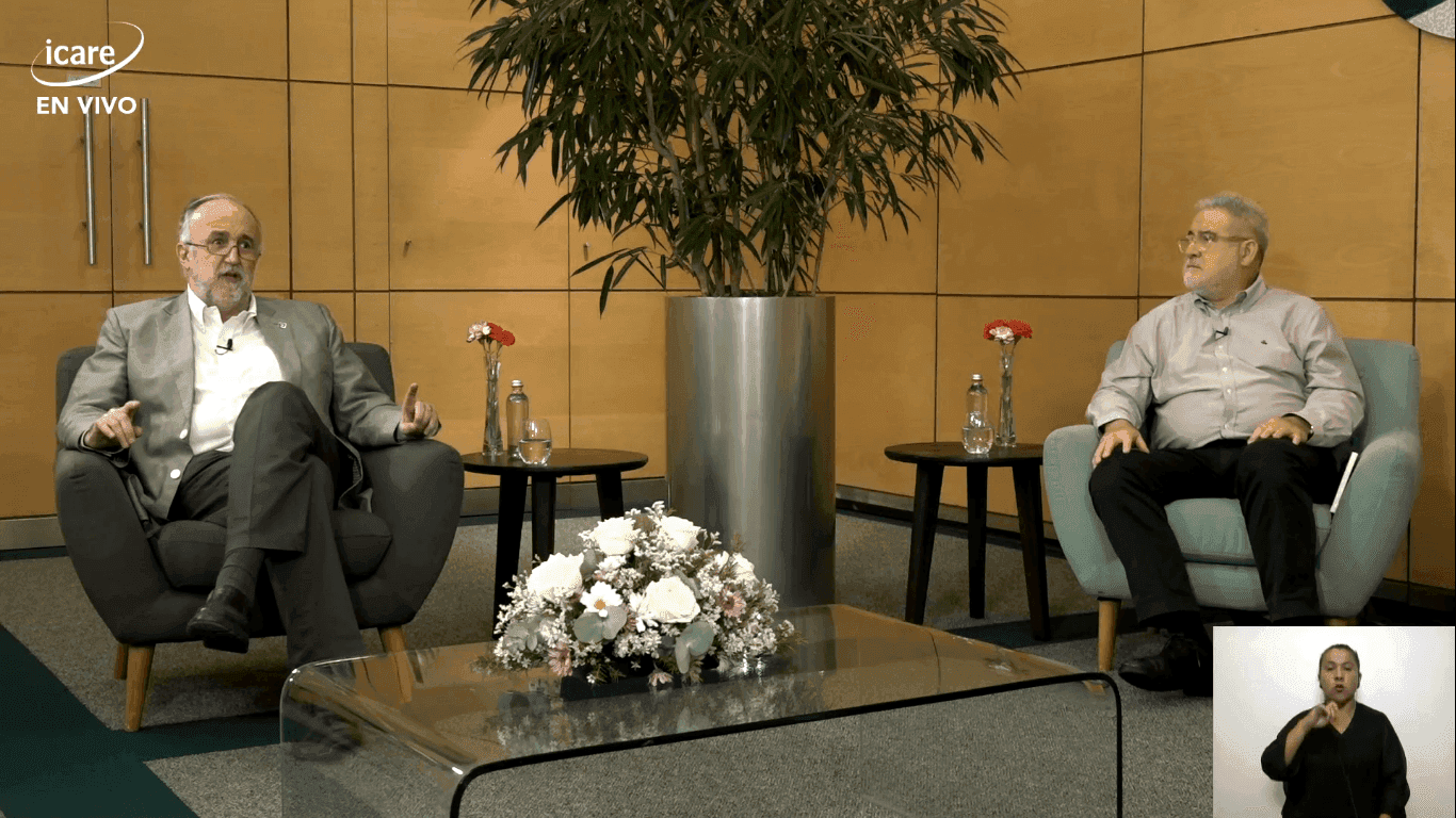 Marco Antonio de la Parra y León Cohen en el Ciclo “En Persona” de ICARE: conversaciones sobre la vida, el país y el futuro bajo la mirada de dos destacados psiquiatras