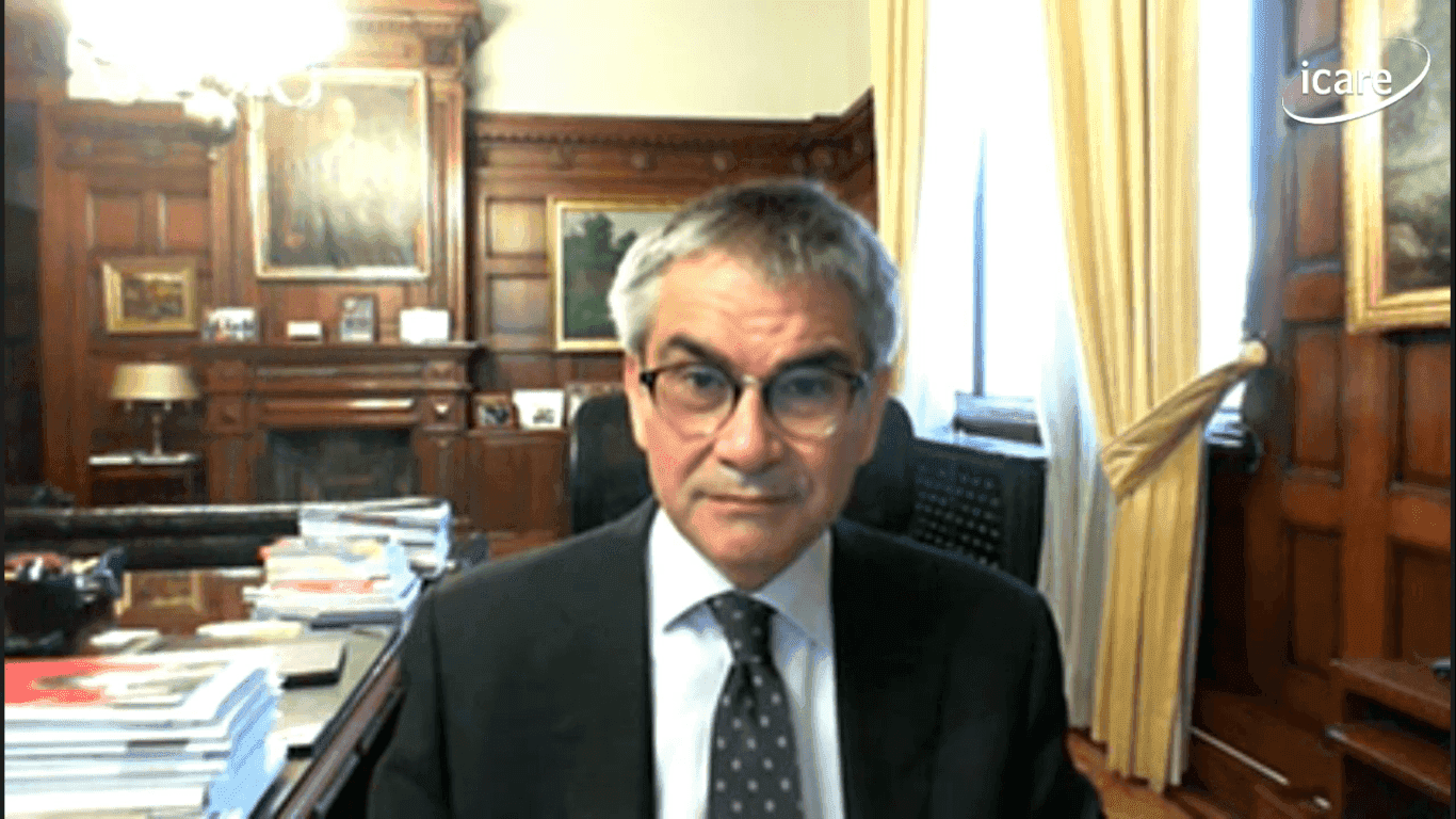 Mario Marcel expuso el IPoM de septiembre de 2021 en ICARE e hizo un llamado a mirar de cerca el comportamiento del consumo y su influencia en la inflación