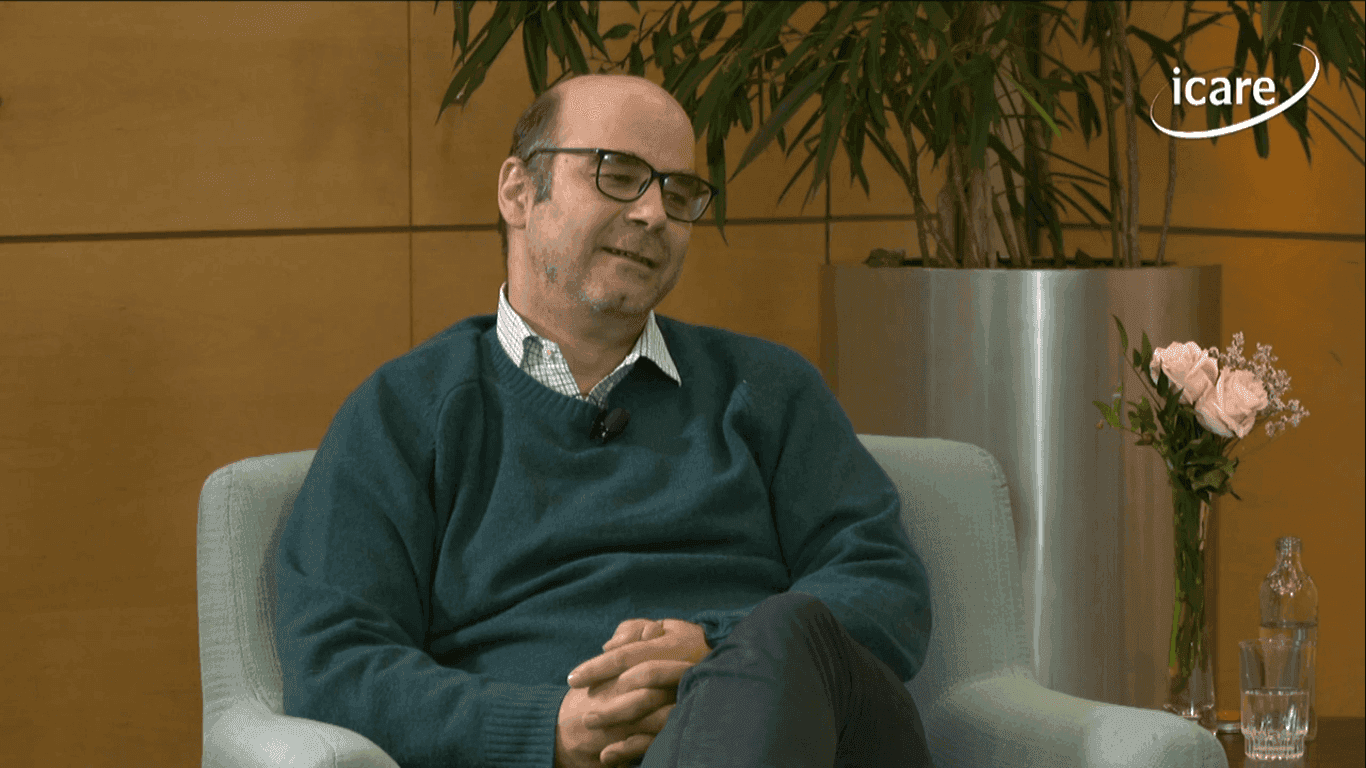 Fernando Atria en el ciclo “En Persona” de ICARE: “Quienes se preocupan por lo que está ocurriendo en la Convención deberían comparar lo que suscita las críticas y lo que aprueba el pleno”