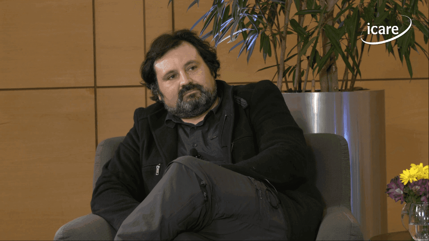 Andrés Cruz en el ciclo “En Persona” de ICARE: “El miedo a las redes sociales se transformó en un derrotero que muchos en la izquierda no quieren superar”