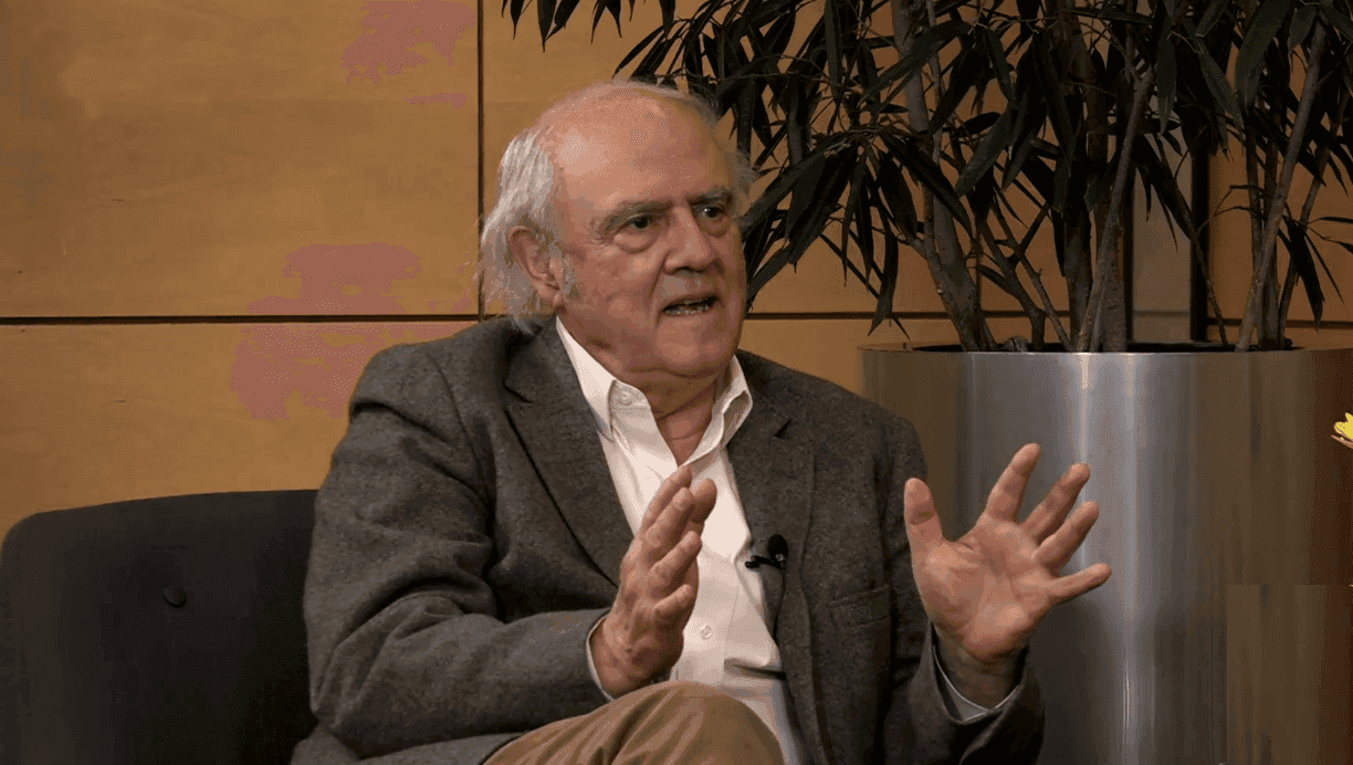 Agustín Squella en el Ciclo “En Persona” de ICARE: “Tenemos una democracia que está al debe con la ciudadanía y eso justifica la aspiración a una nueva Constitución”