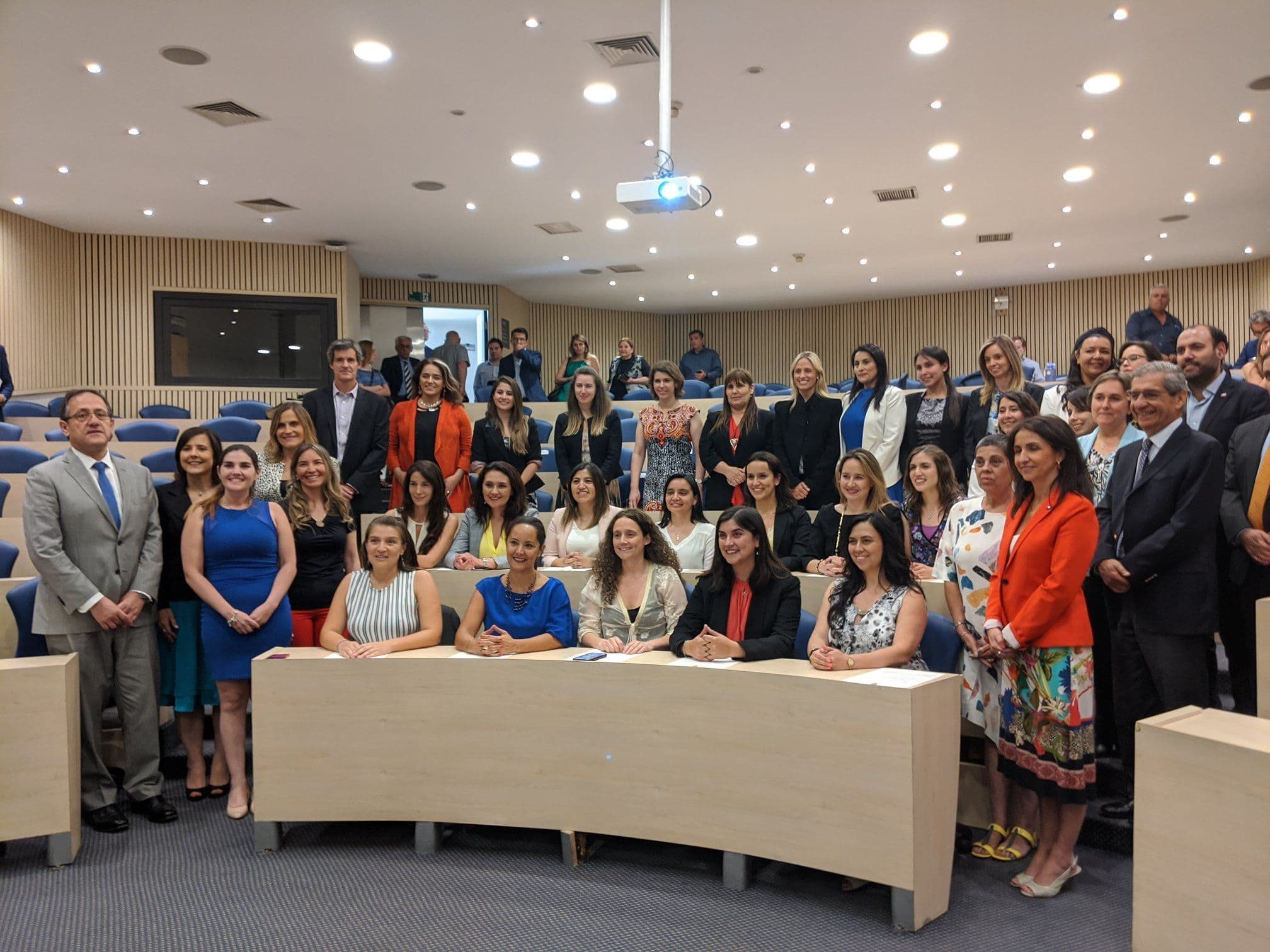 Culmina la III edición de Promociona Chile con 32 nuevas alumni preparadas para la alta dirección