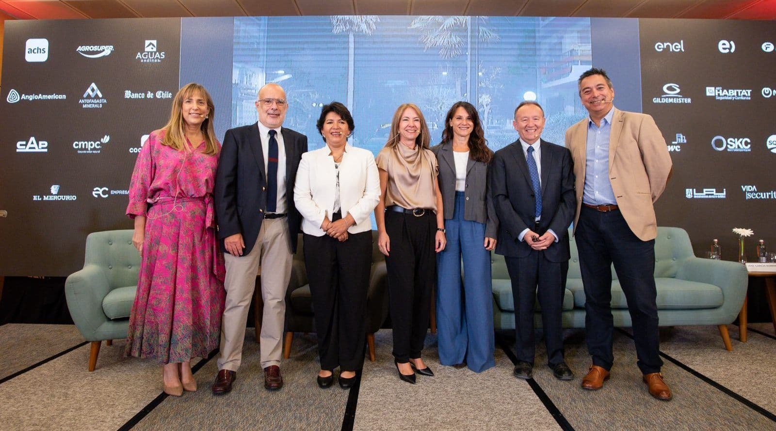 Revive · “Mujer y Crecimiento Económico: Potenciando la Inclusión Laboral de la Mujer”