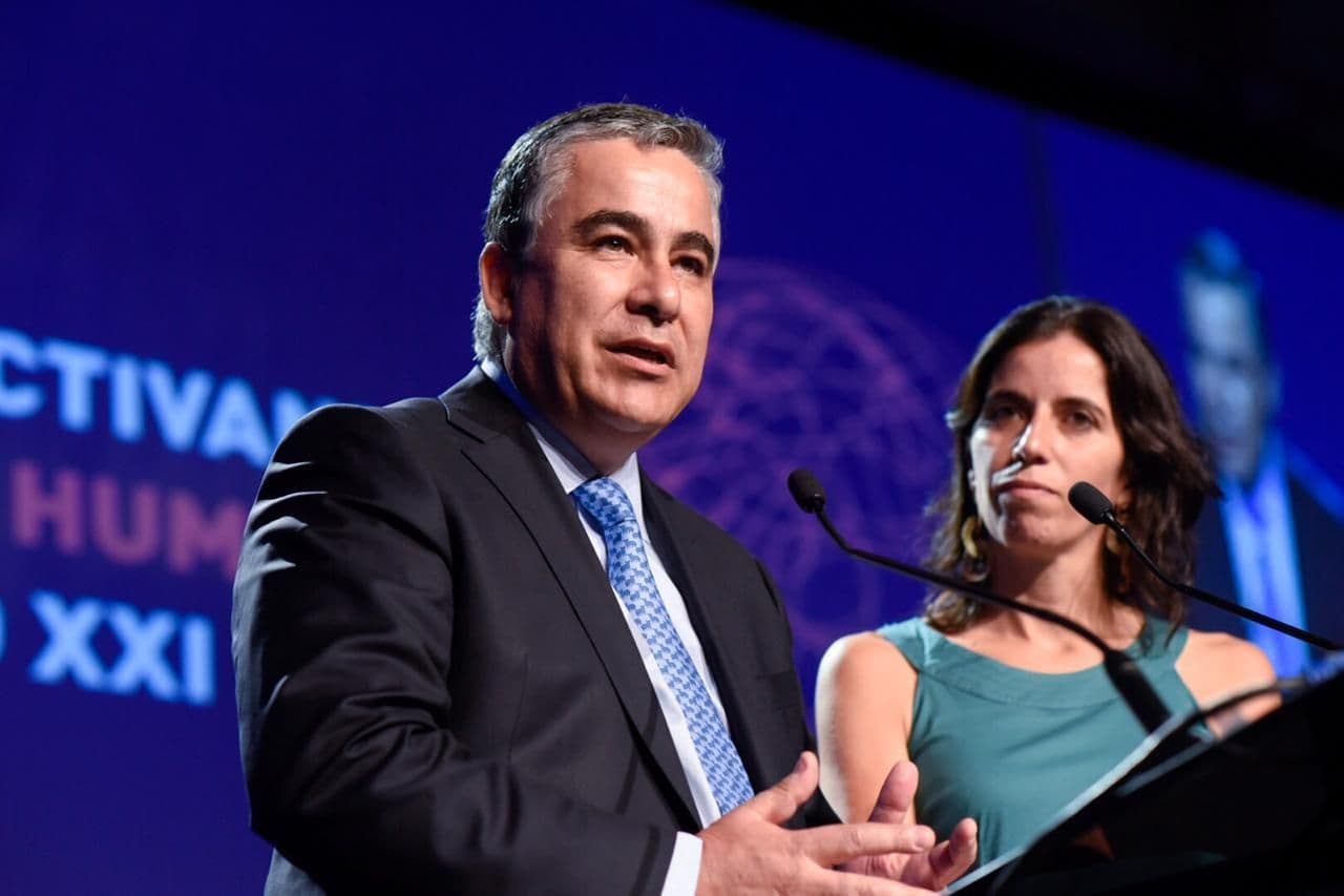 Claudio Muñoz y Verónica Cabezas inauguran foro “Educación: Activando el potencial humano para el siglo XXI”